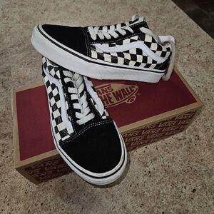 Women’s 6.5/ Men’s 5 Vans shoes